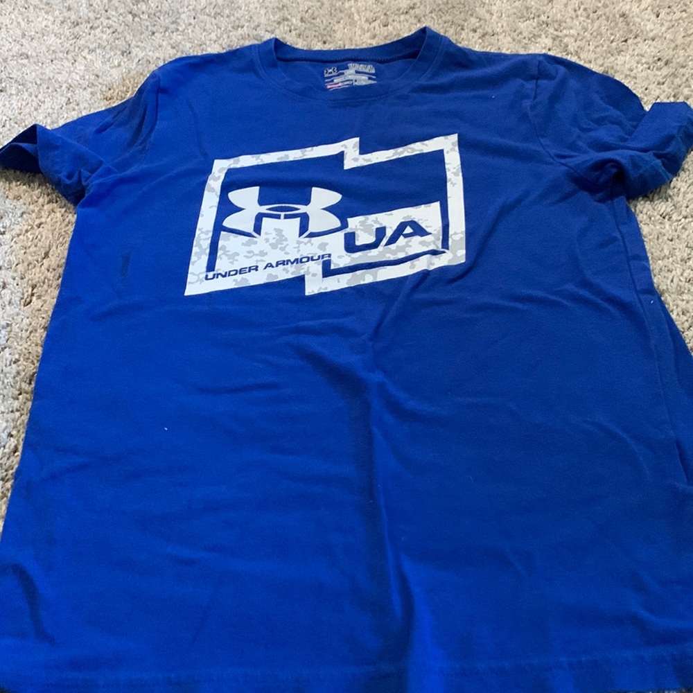 Excellent condition boys Under Armour size medium t-shirt blue and white colors